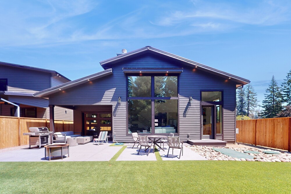 5BR Home w/ Nearby Lake, A/C & Private Backyard