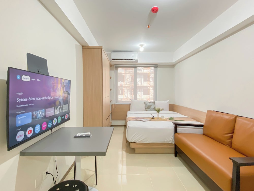 Comfy Studio Room At Meikarta Apartment