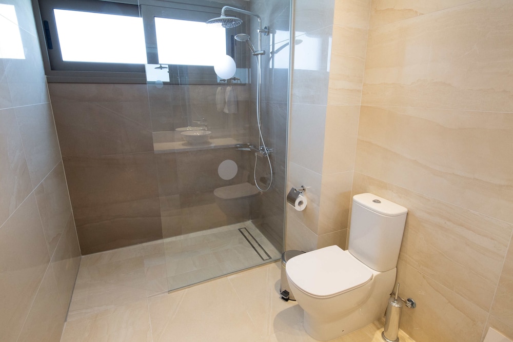 Phaedrus Living: Serenity Waves Villas No.11