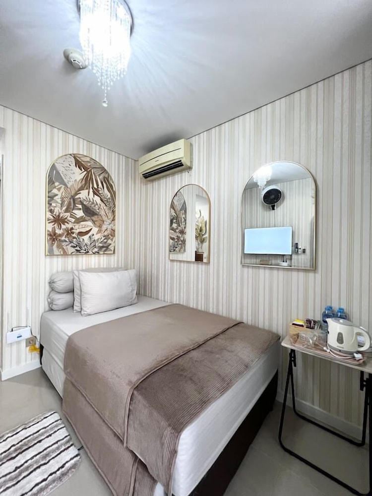 Salute de Madison Park Apartments