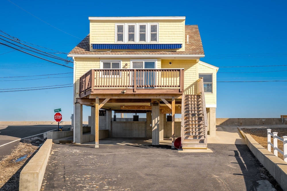 Oceanfront Front Porch Back Deck Kitchen