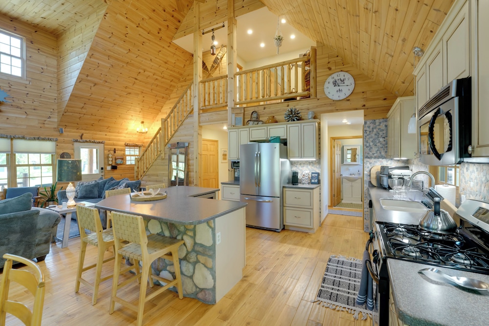 1 Mi to Public Beach: Port Austin Cabin w/ Hot Tub