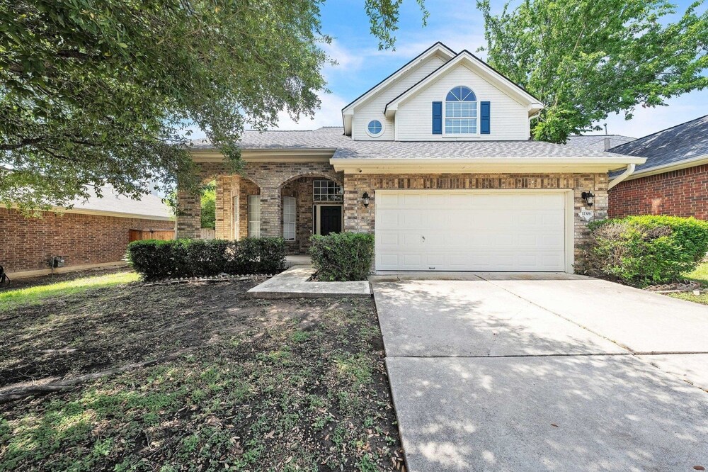 Modern 4br Gem Chic Comfort In Austin 4 Bedroom Home