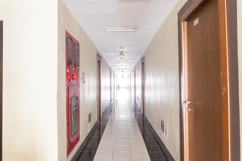 RedDoorz Apartment @ Gateway Cicadas view 4
