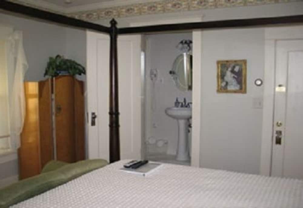 Brenham Vacations - Far View - A Bed  Breakfast Estate - Property Image 4