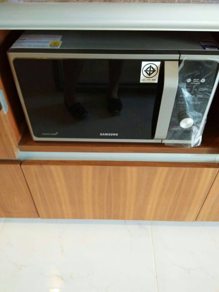 S39- 1 Bedroom Downtown Apt With Balcony and Pool