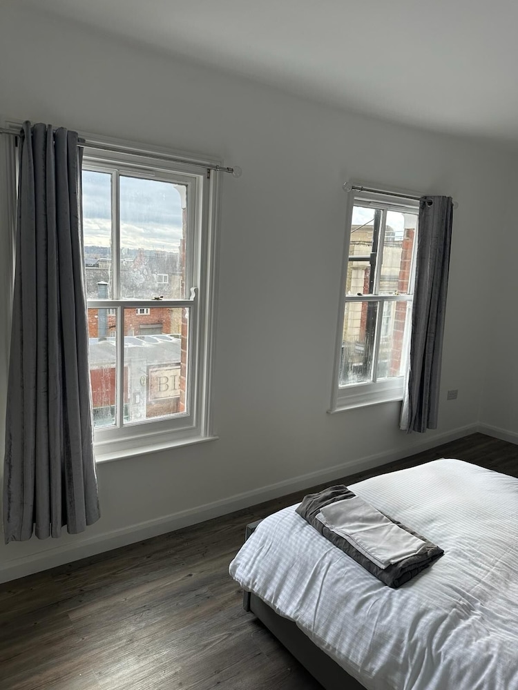 Immaculate 1-bed Apartment in Northampton view 4