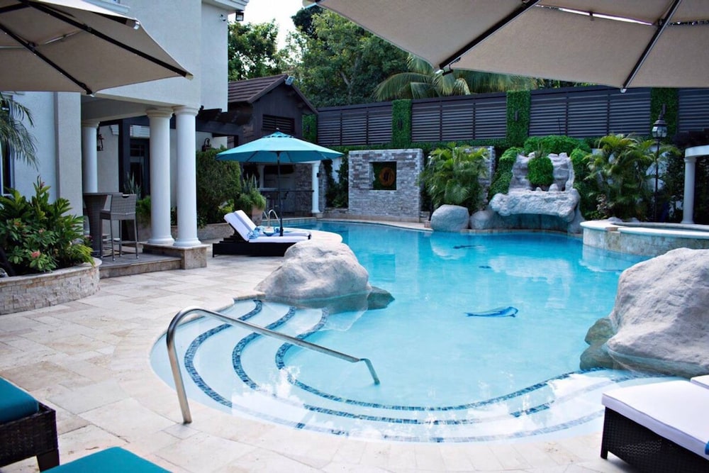 Orchids Palms Luxury Villa Pool Chef Hot Tub Airport Pickup