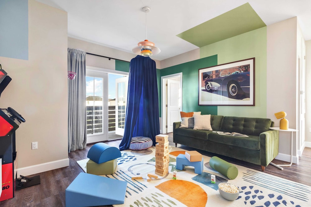 Sleeps 18! Private Pool, Hot Tub, Near Beach Miramar Dream House by Avantstay