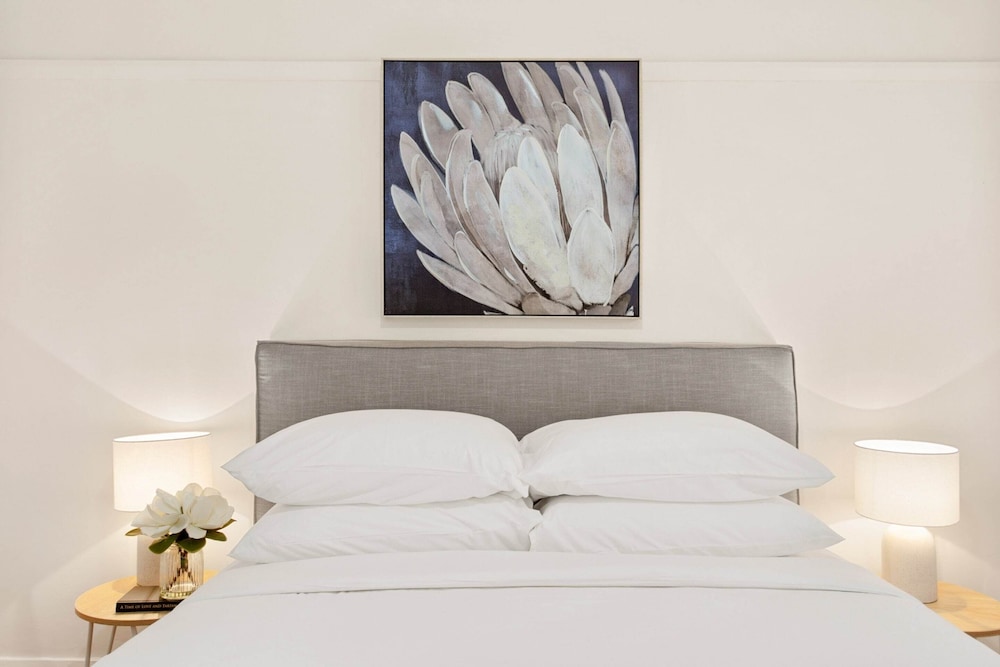 Art Deco Coastal Living, Minutes to the Sand