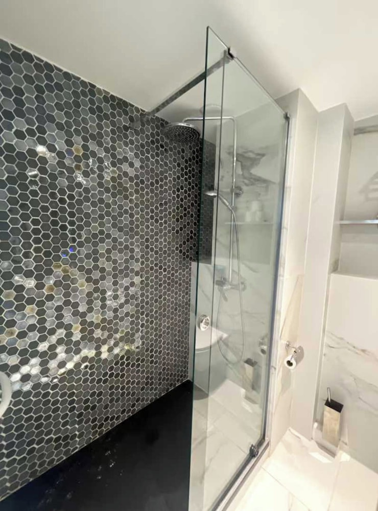 Modern Apartment - 3br- 6P - Palm Beah