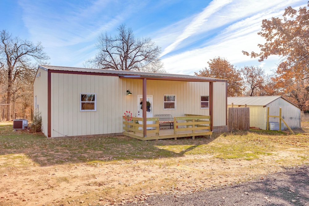 4 Mi to Lazy E Arena: Horse Lover's Haven w/ Grill