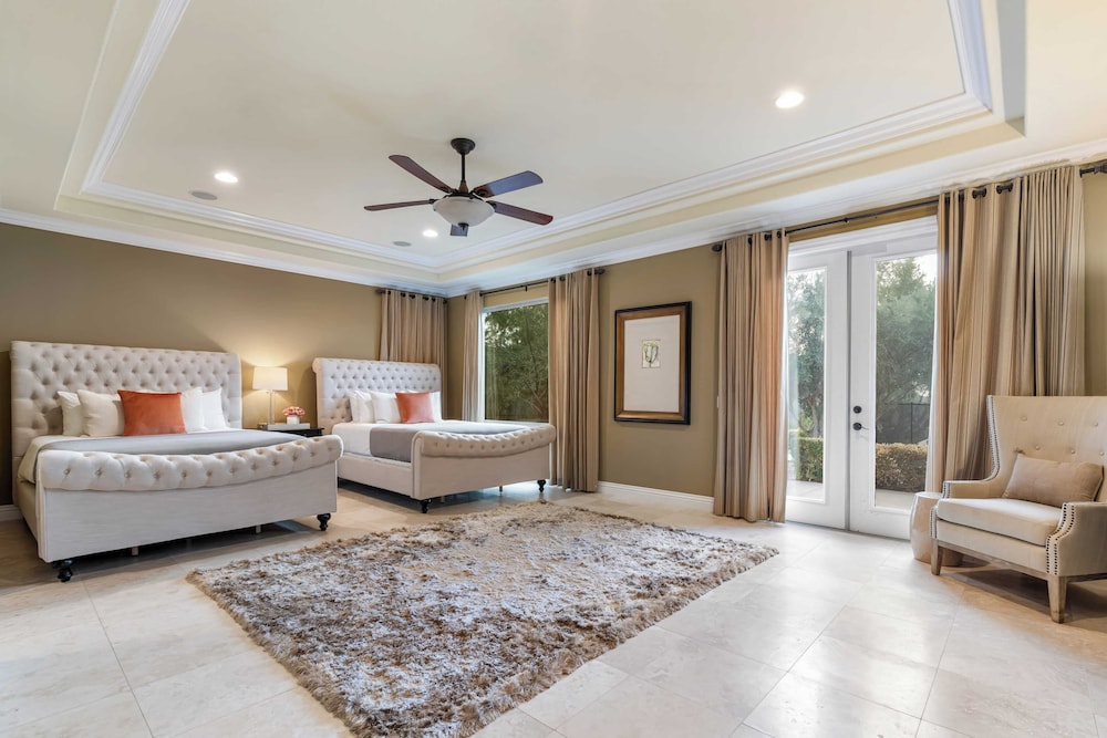 Hilltop Estate w/ Pool, Hot Tub, Fire Pit, Views Cleveland Vista by Avantstay