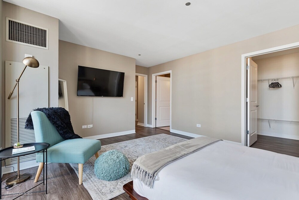 Lake View Penthouse Top Amenities Unit Laundry