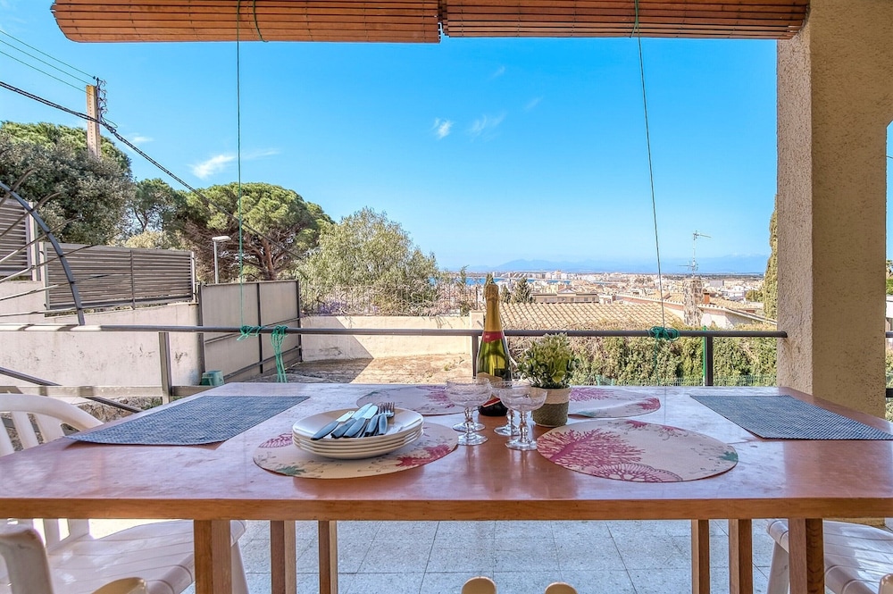 House in Roses With Pool Near La Punta Beach