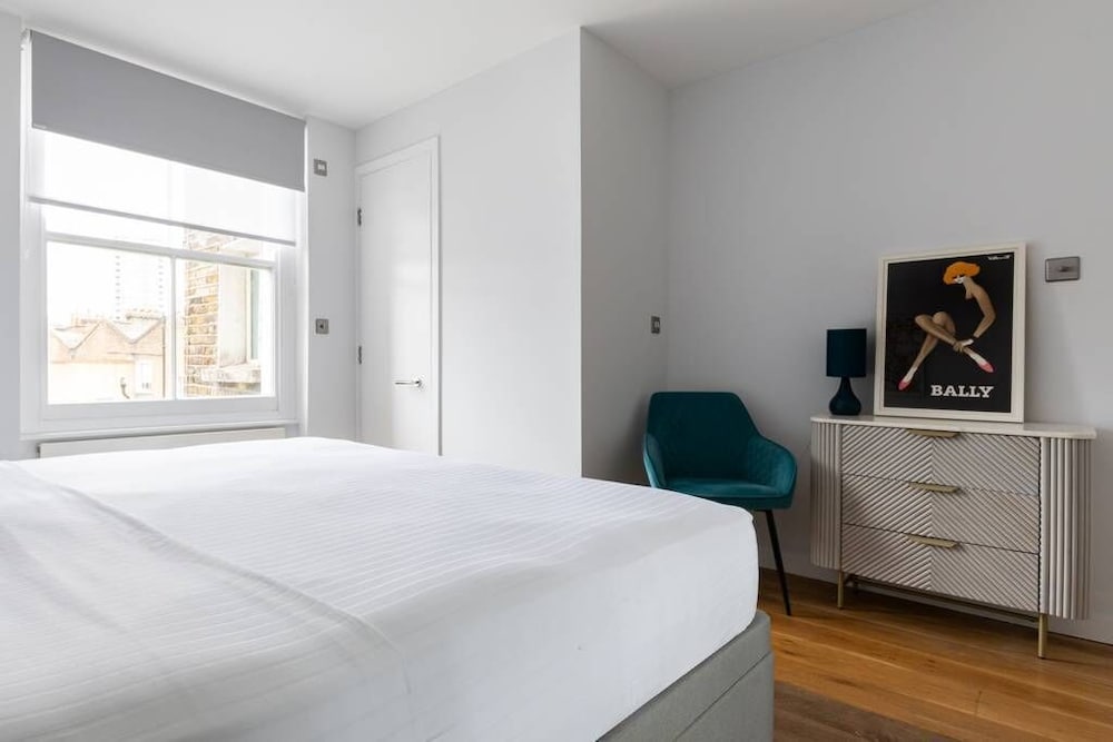 St Stephen's Gardens Viii by Onefinestay