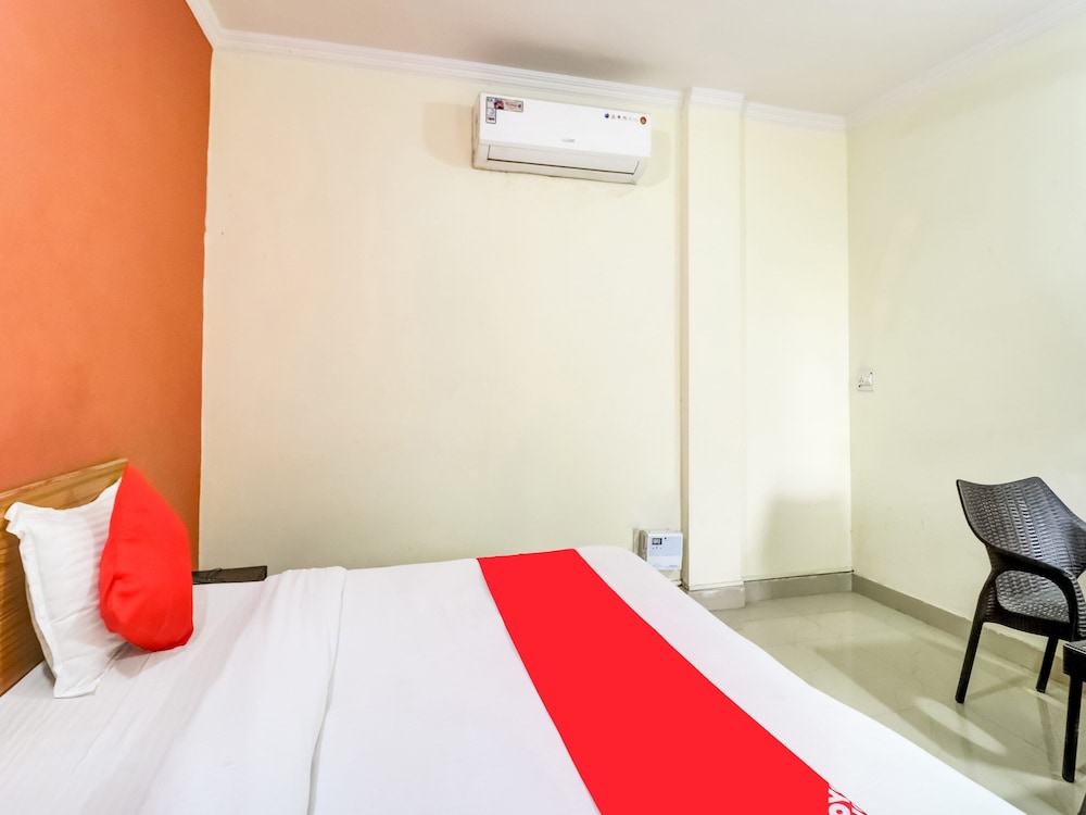 OYO 10877 Hotel R K Residency
