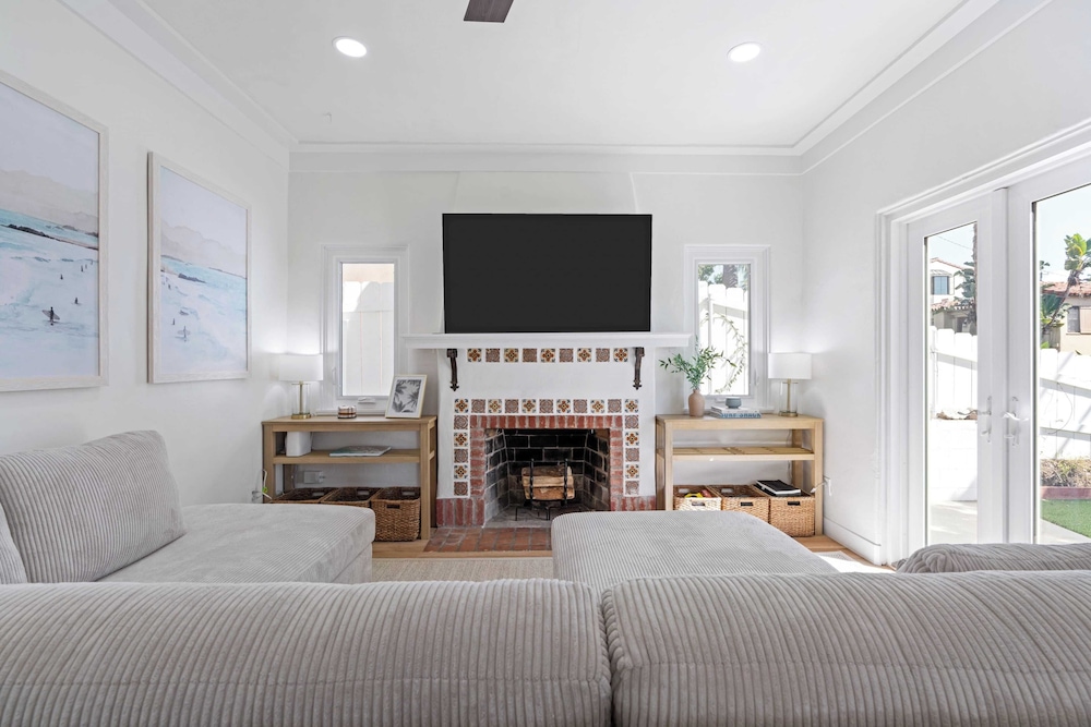 La Jolla Stay w/ Firepit & Walk to Beach Arenas
