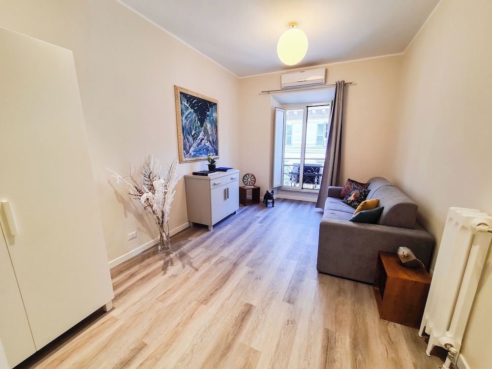 Design 18 Charming Rooms