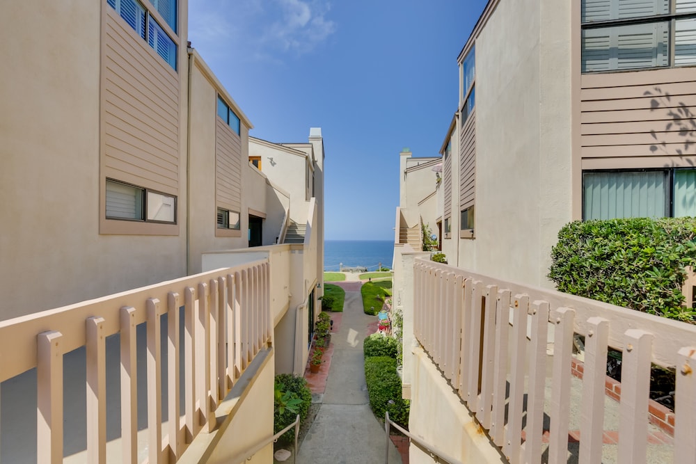 Solana Beach Condo w/ Community Pool, Beach Access