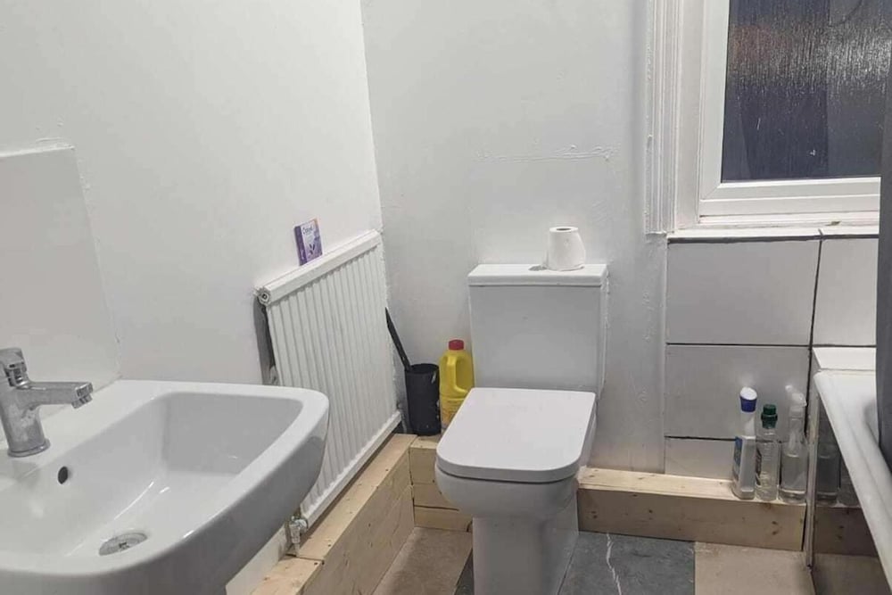 2 Bed-sleeps 3-free Parking-5 Min To Beach