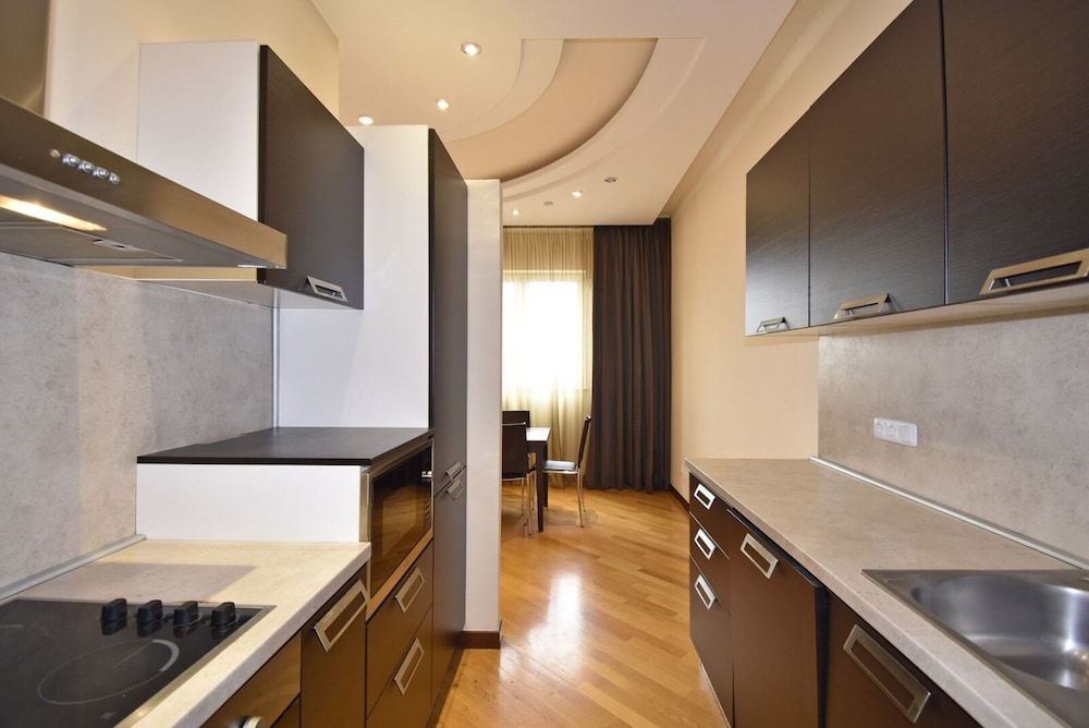 Apartments by Luxe Group DI64