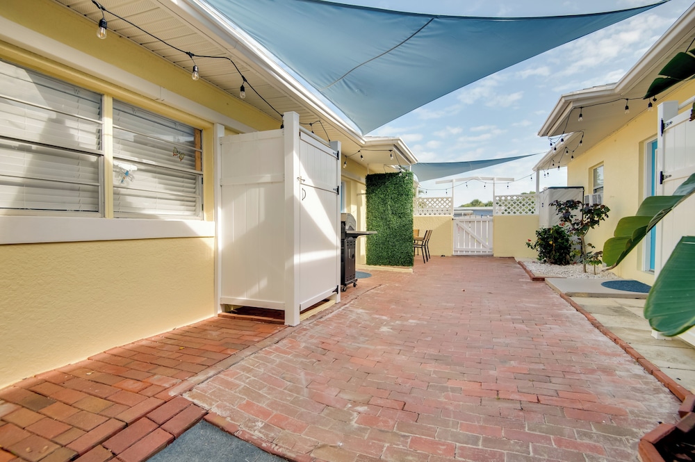Walk to Beach: Dog-friendly Gem in Cocoa Beach!