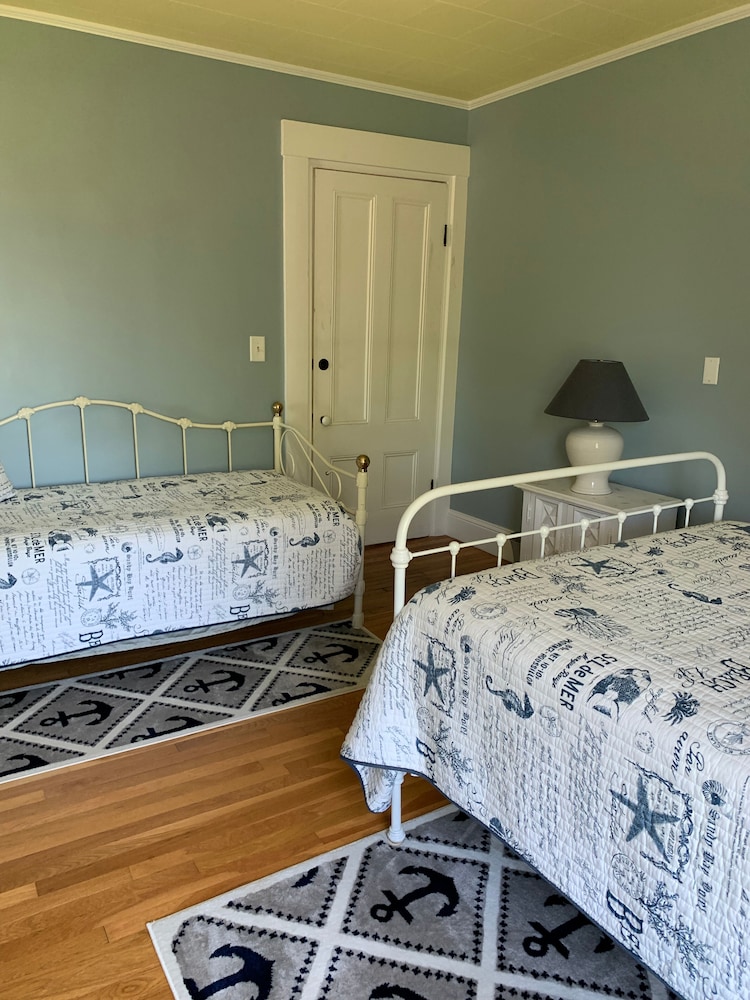 Captain Sweetser's Inn view 3
