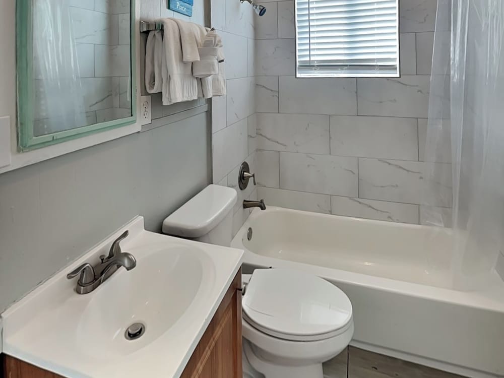 Pleasure Pier Retreat Manor by Ryson Vacation Rentals