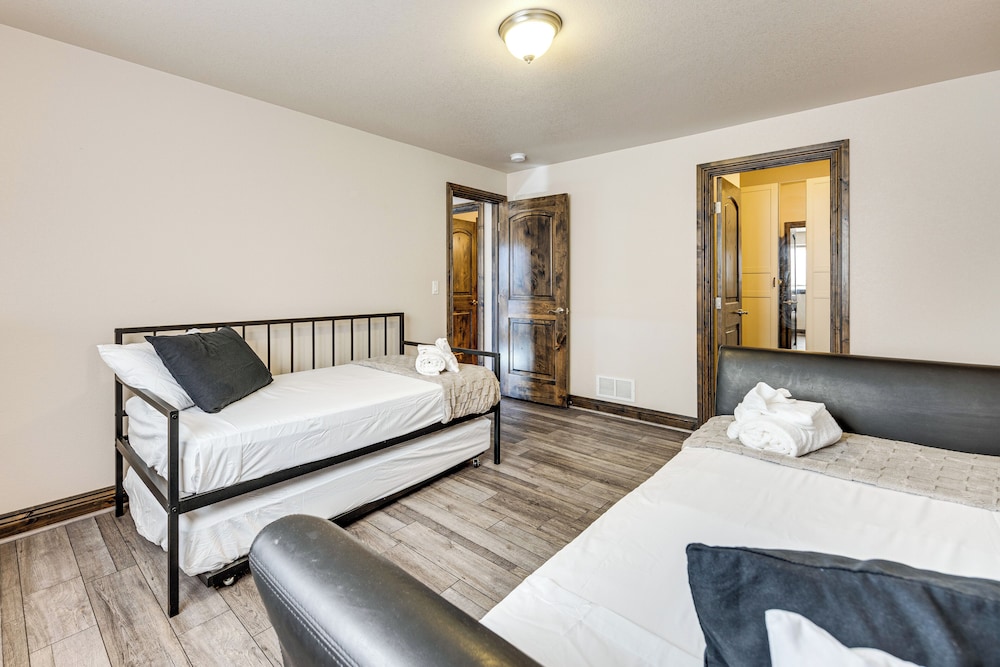 Hot Tub & Games Galore! Colorado Springs Retreat