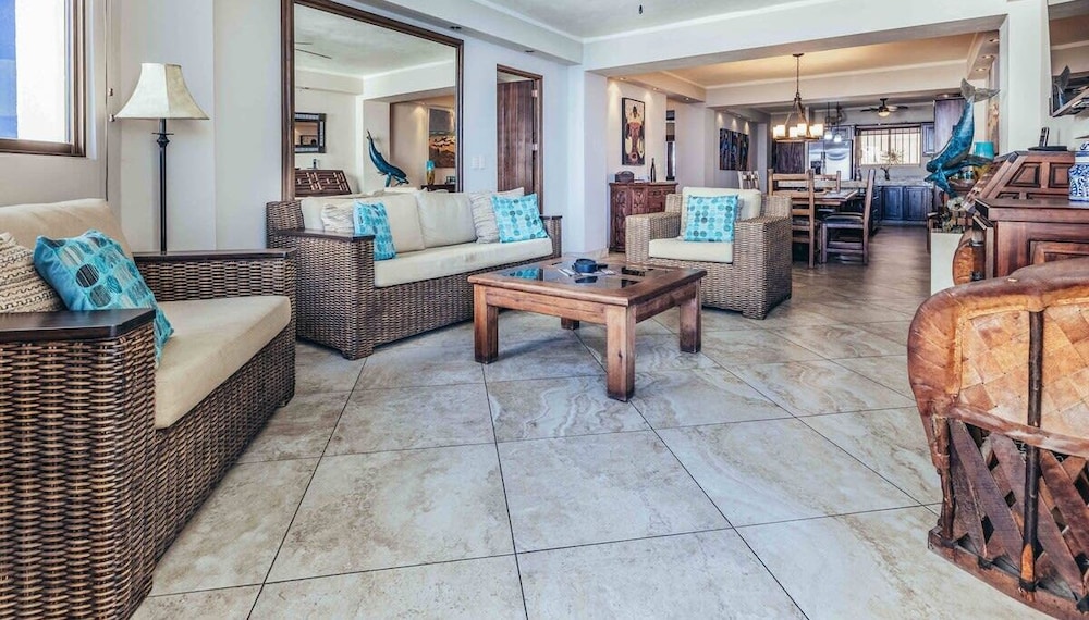 Ocean View 2Br Condo-balcony-beach-pool - 805