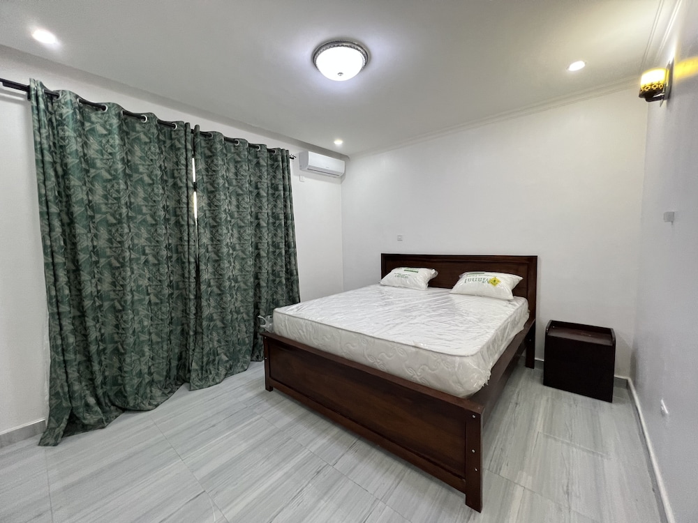 1 Bedroom Fully Furnished Apartment for Rent in Woodlands view 3