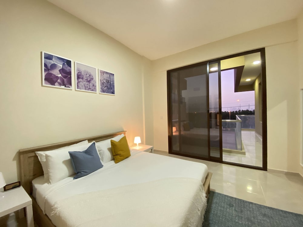 Lux BnB 1BD JVC