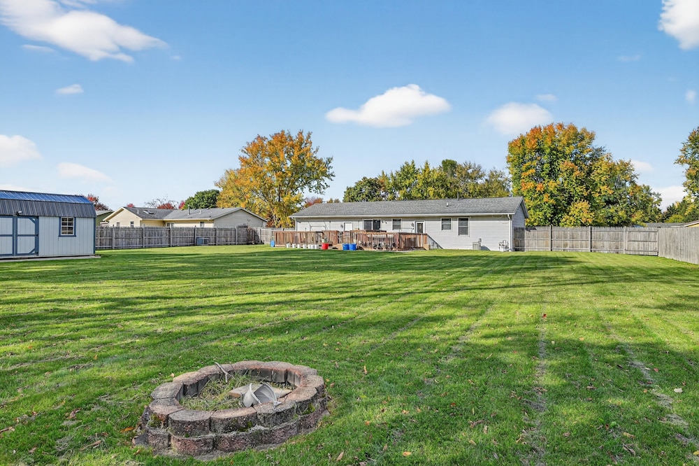 Cozy Retreat With Hot Tub In Peaceful Goshen 4 Bedroom Home