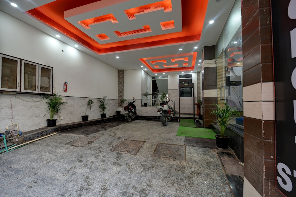 Hotel Lookout Stay Delhi IGI Airport