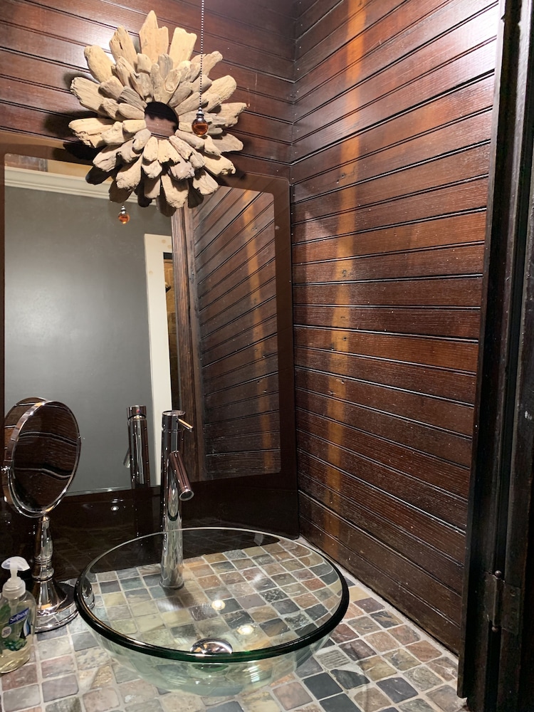 The Melva Inn - Harlem