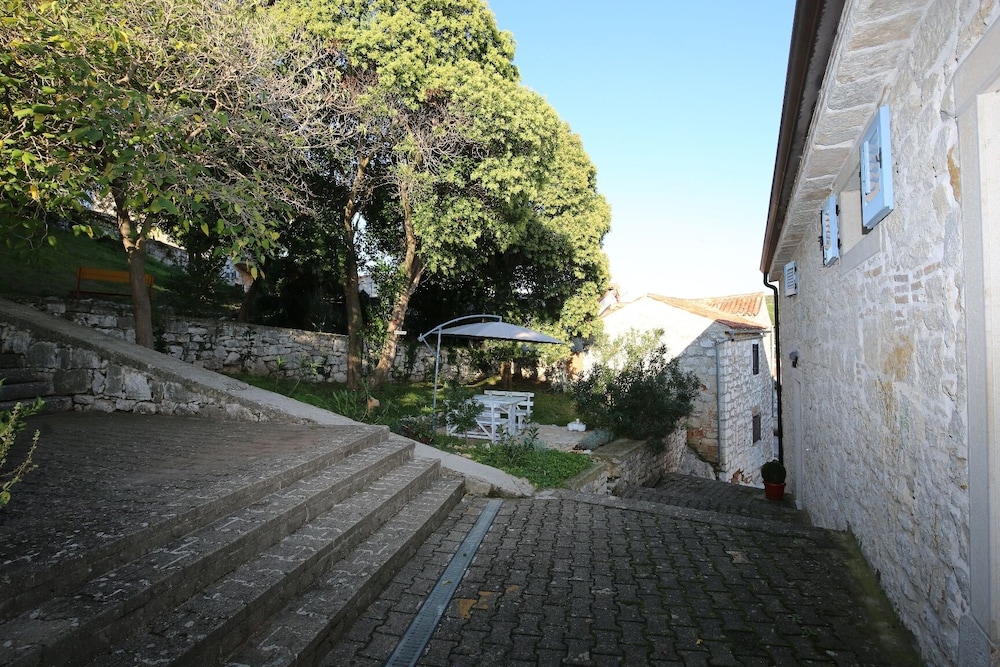 Photo 24