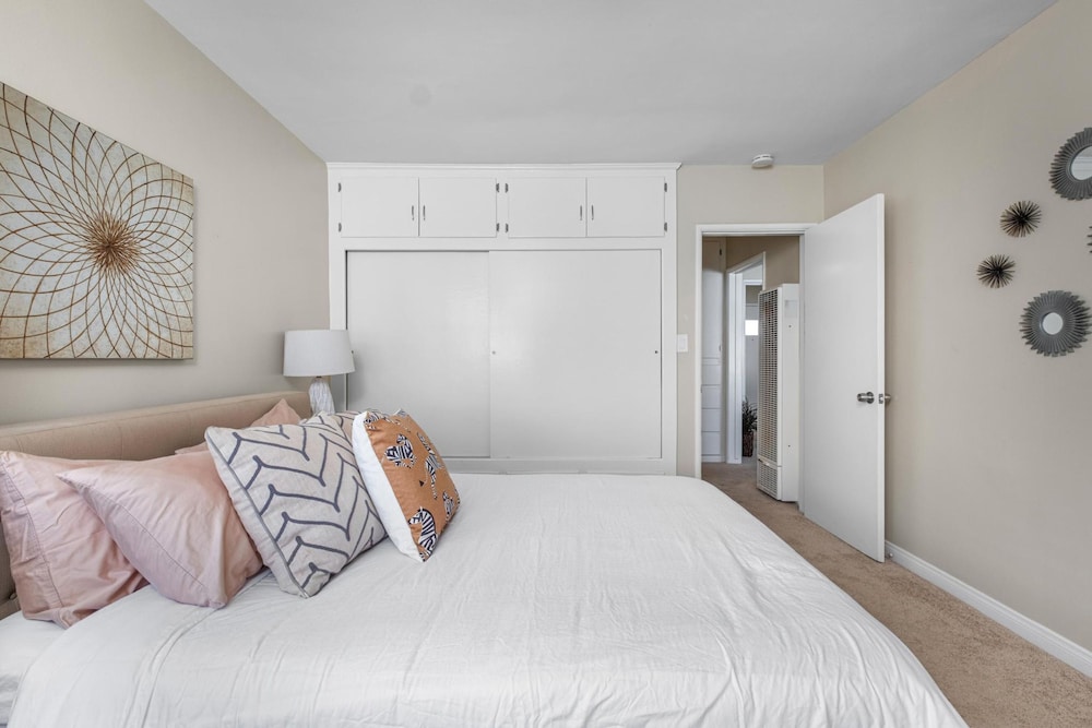 Beachside Apt With Laundry AC Patio