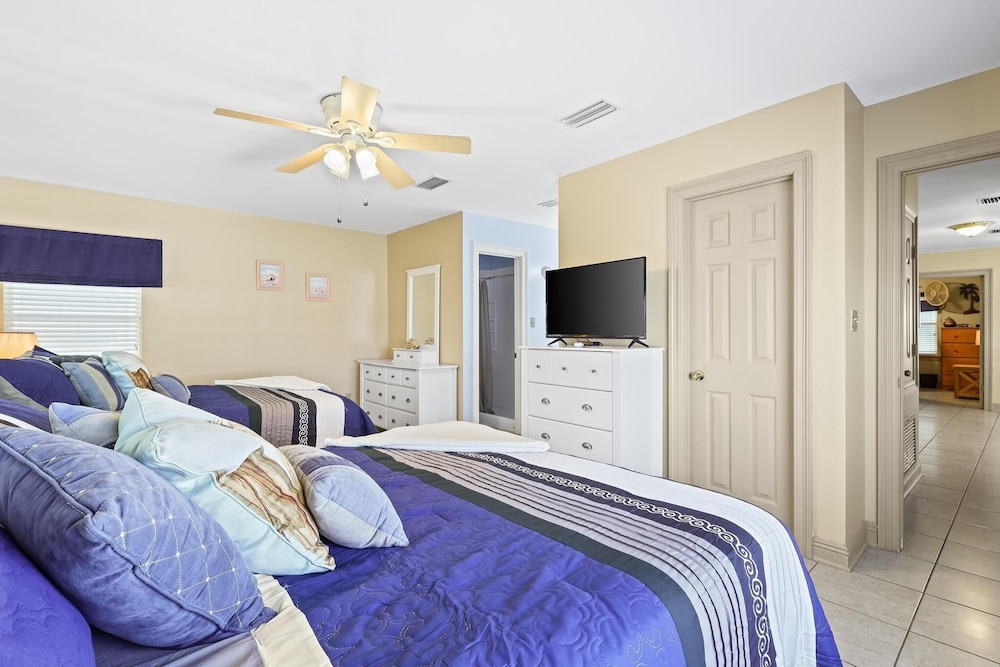 The Pelican 4 Bedroom Home by RedAwning