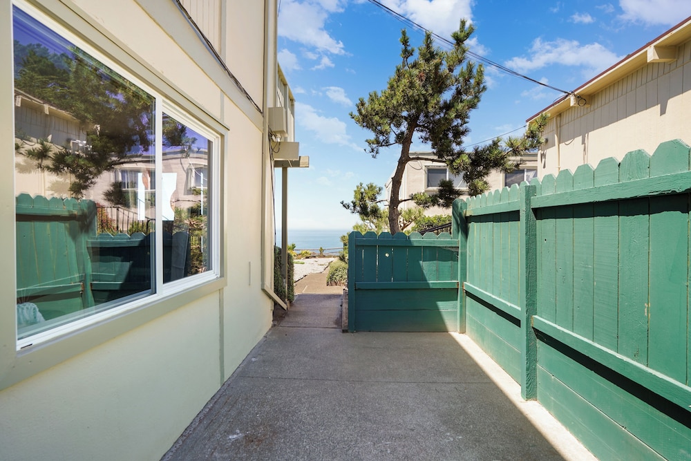 Charming 2BR Ocean Getaway in Pacifica