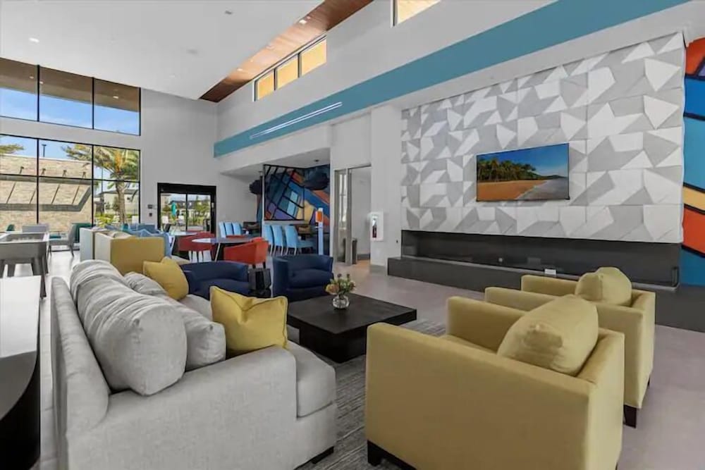 Luxurious 15br Villa With Lake View & Game/theater