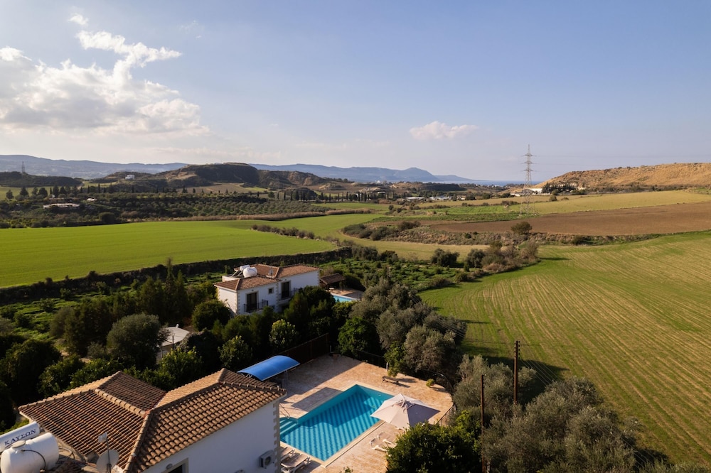Villa Kambos Dio in Polis