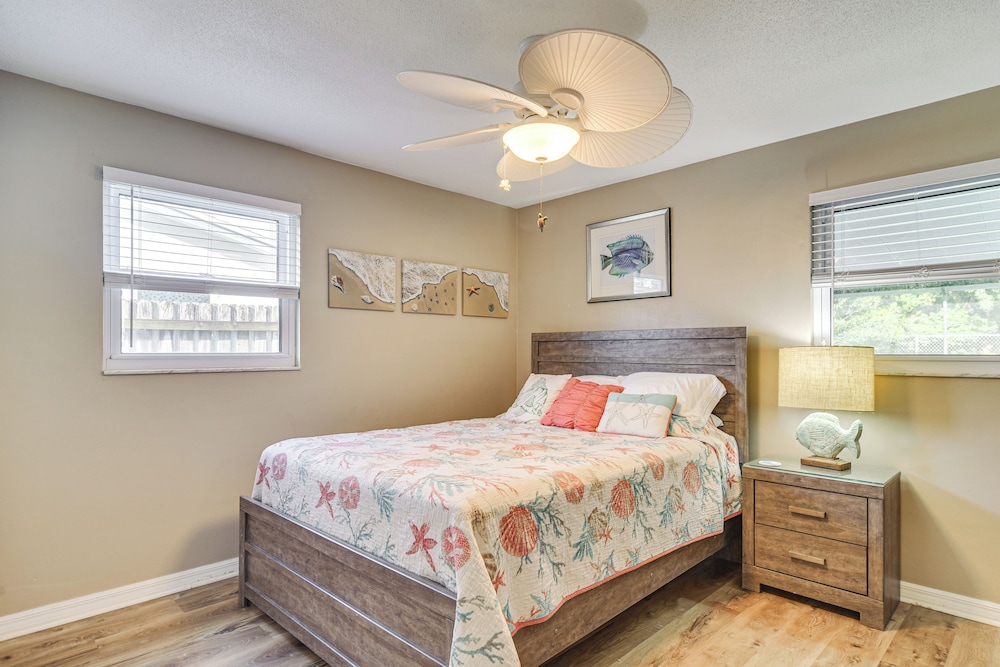 6 Mi to Clearwater Beach: Home w/ Furnished Lanai