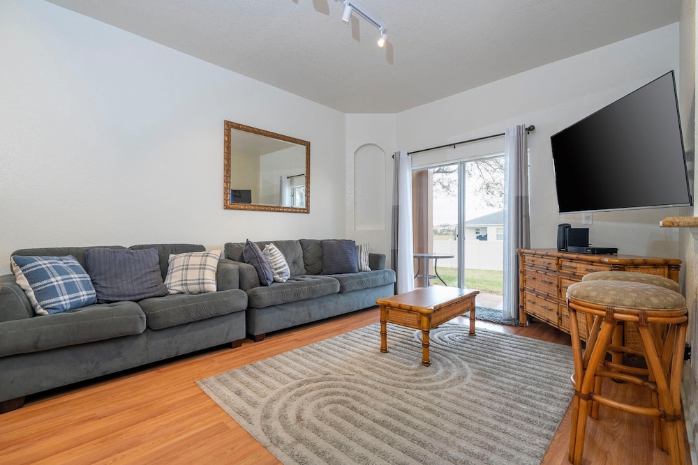 3132 CA - Charming Townhome Retreat