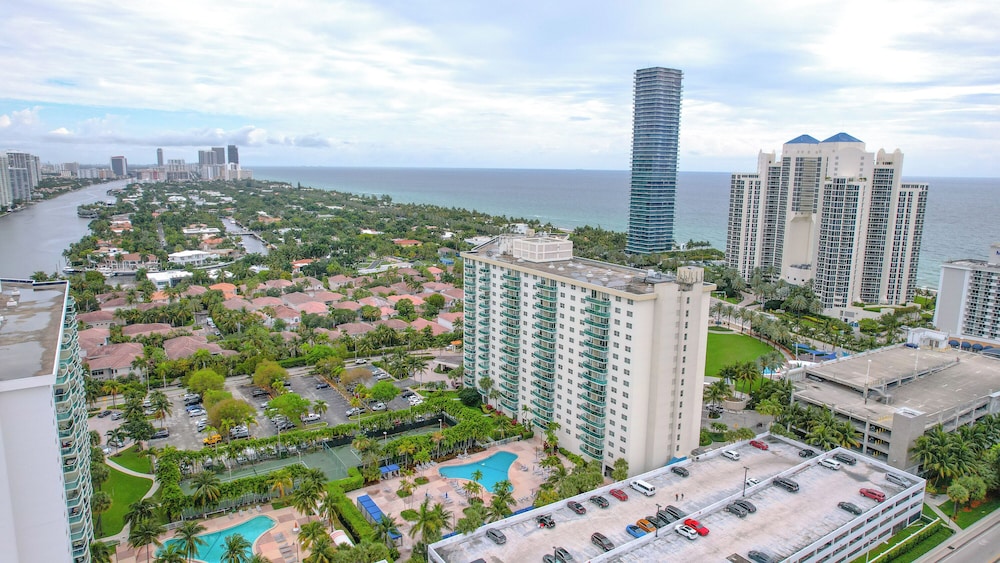 Best of Ocean Reserve by Cielo Stays view 4