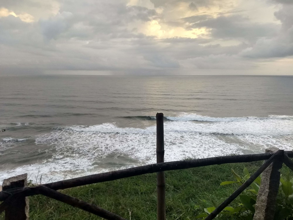 Blooming Bay - Clifftop Beach Resort