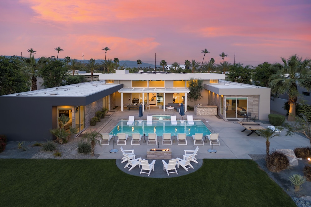 The Polo Villas by AvantStay – Modern Oasis Near Empire Polo Club