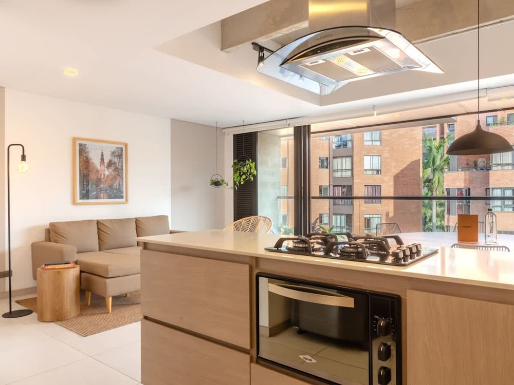 Perfect 3 BR w Balcony in Laureles Medell n