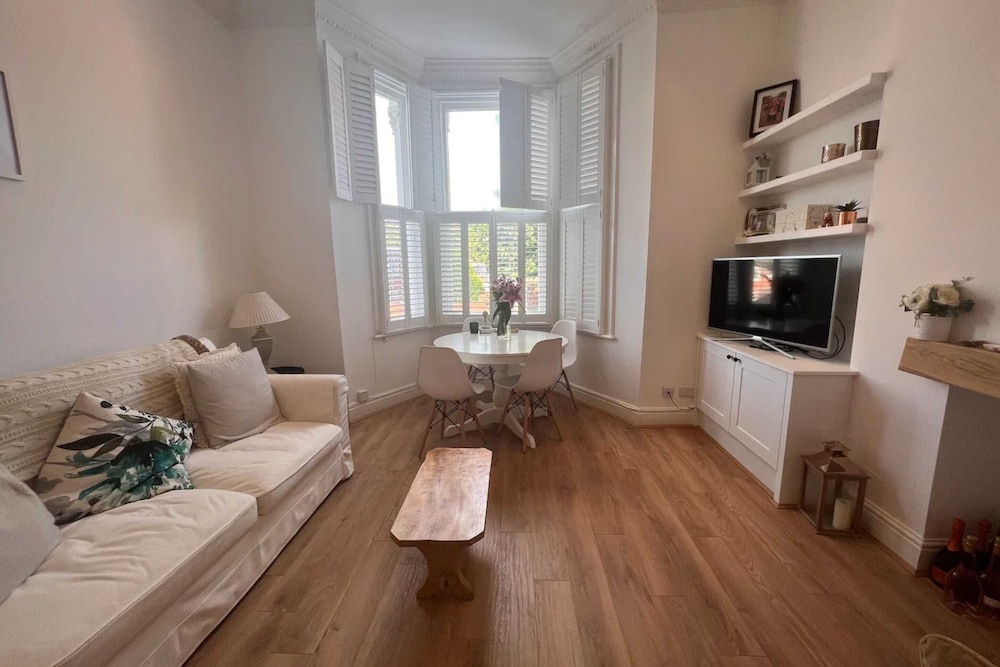 Gorgeous, Newly Renovated 1 Bedroom in Balham With Garden
