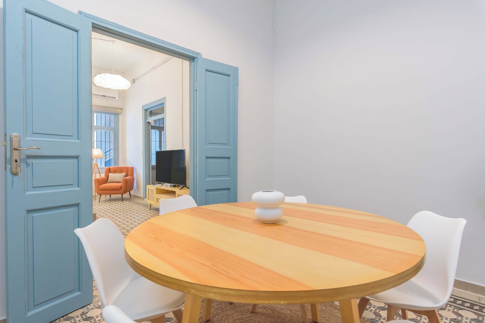 Flame 3-Bedroom Apartment in Mar Mikhael